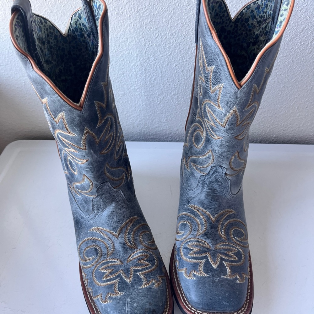Laredo ladies Ella Blue Leather embroidered square Toe Boots 
▪️size 10 l - Picture 14 of 14